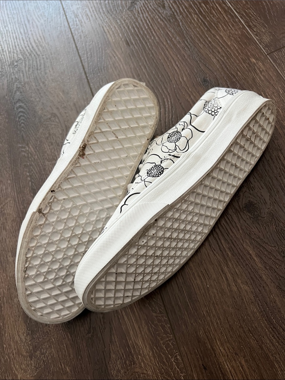 Vans Era U White Floral Canvas Lace-Up Sneakers - Picture 5 of 8